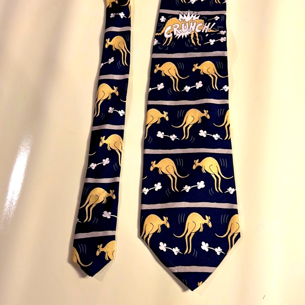 Men’s Italian silk tie.